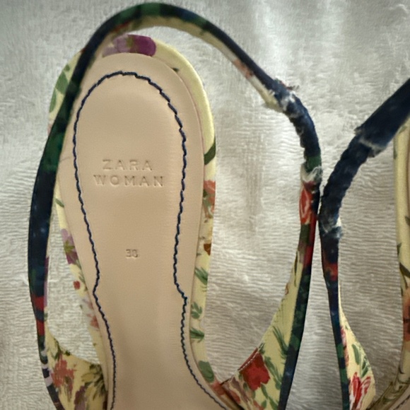 Zara Blue/Yellow Multi Mixed Floral Pointed Toe Heels 7M NEW WITHOUT TAGS OTHER - Picture 3 of 10